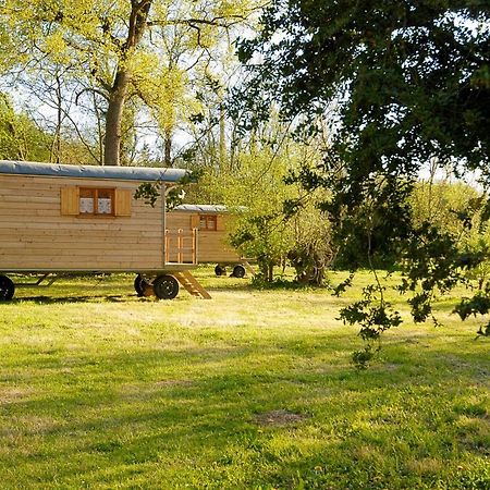 La Ferme Du Marais Poitevin - Roulotte Hotel Benet Exterior foto